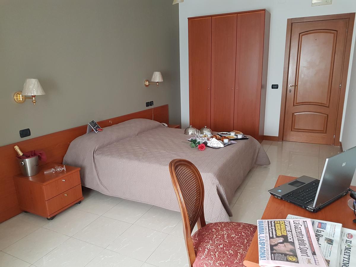 Hotel Joy Castel Volturno Εξωτερικό φωτογραφία